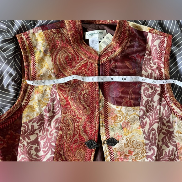 NWT Coldwater Creek Red Gold Patchwork Frog Closure Velvet Vest Women Size M - Picture 4 of 8